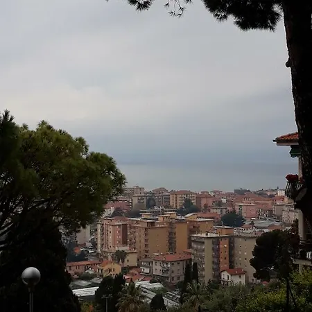 Con Terrazzo In Conca Verde * Ventimiglia